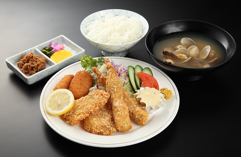 ミックスフライ定食